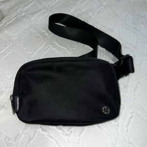 Lululemon Everywhere Belt Bag, Black NWOT